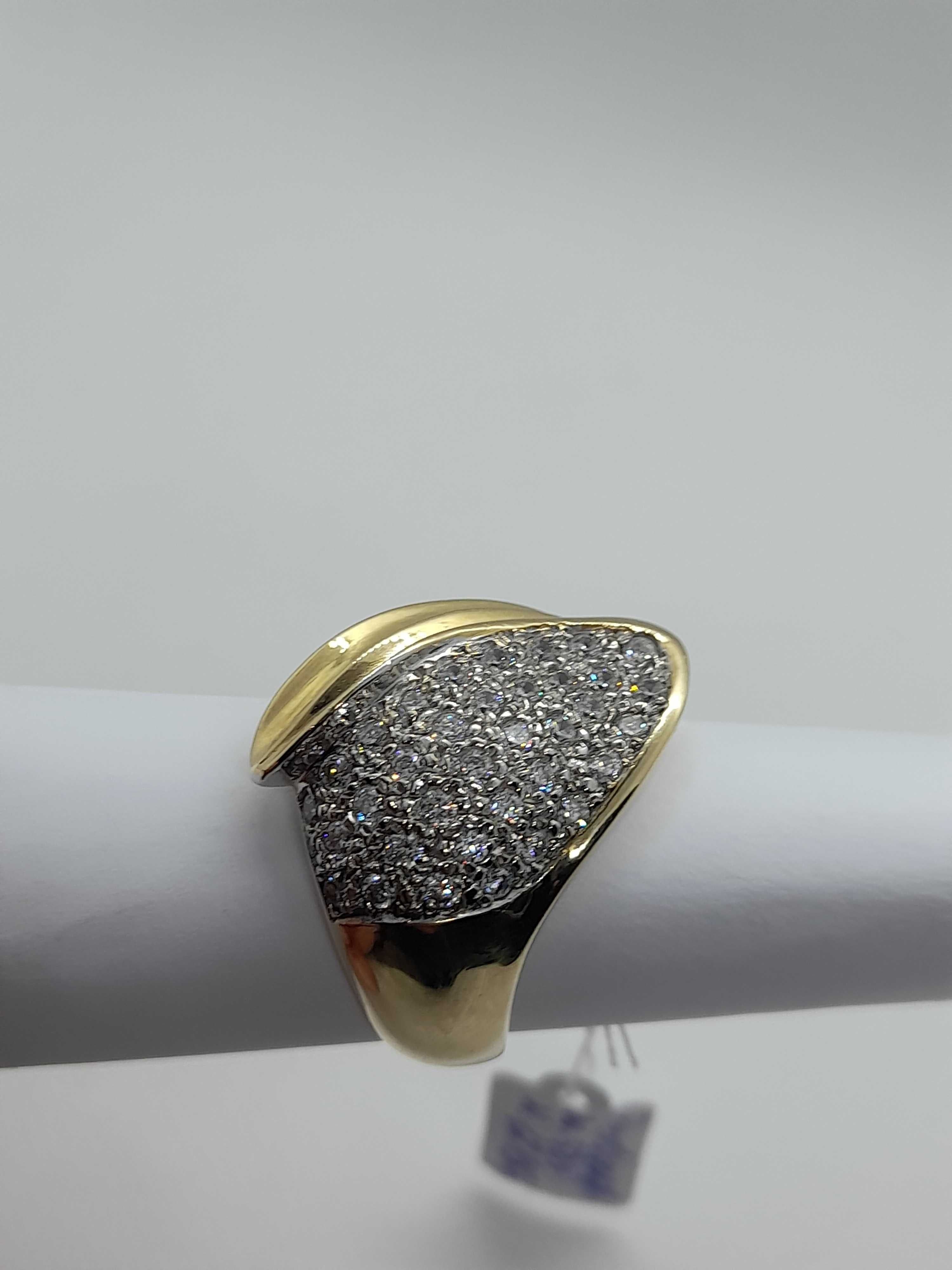 Imponujący  12g .złoty pierścień z pięknymi cyrkoniami