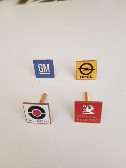 Conjunto de 4 Emblemas de Automovel antigos