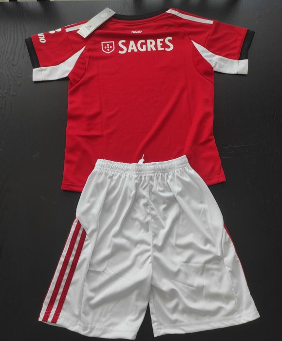 Equipamento de criança do Benfica, época 25/26, dos 6 aos 13 anos