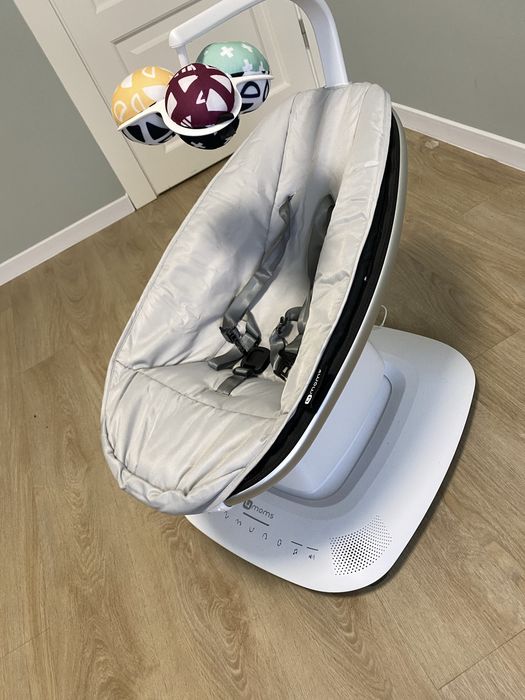 Заколисуючий центр, крісло гойдалка 4moms MamaRoo 5.0 grey classic