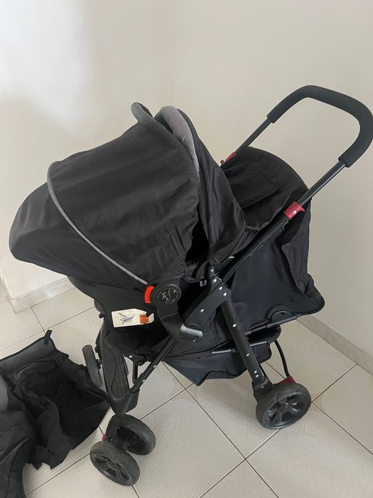 Carrinho de bebé com ovo