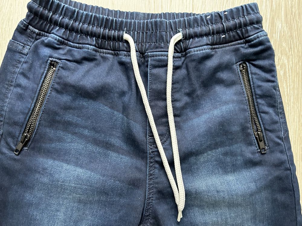 Świetne jeansy 152 cm