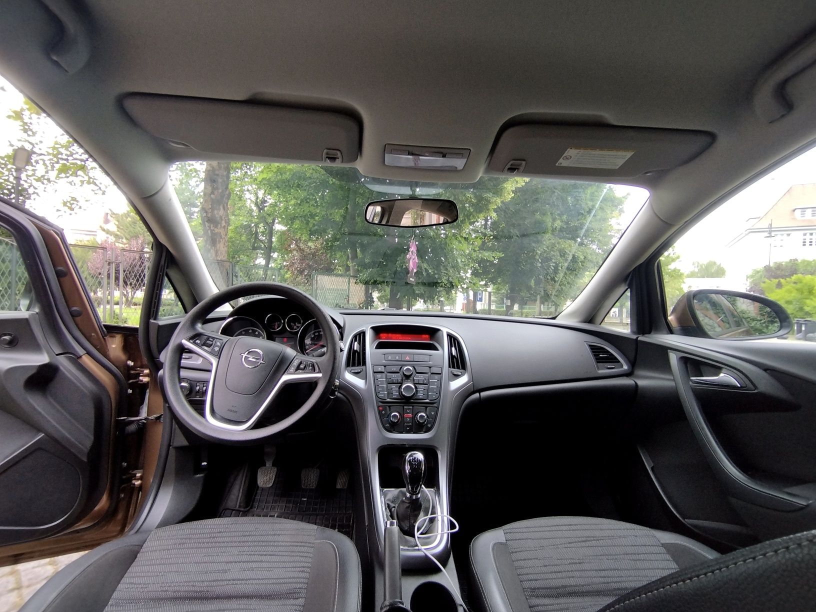 Zadbany Opel Astra J Lift Sedan 2015/16r Polski Salon