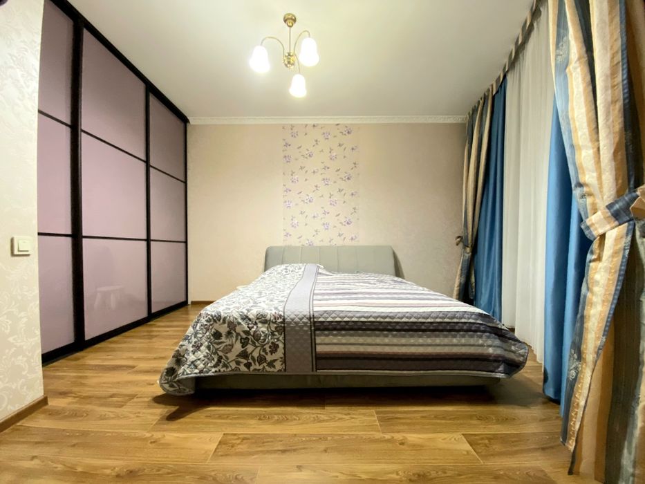 Науки 80а, 3 кімнатна роздільна, монолітний будинок