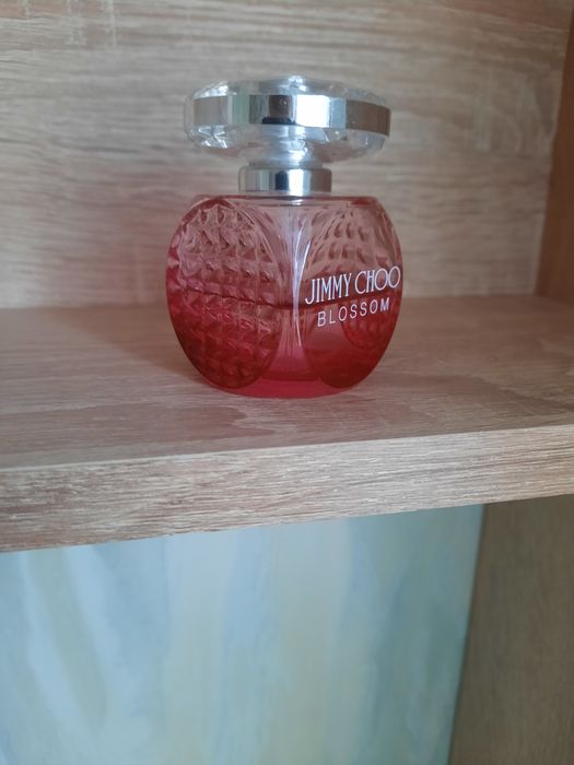 Парфюми Jimmy Choo 
Blossom