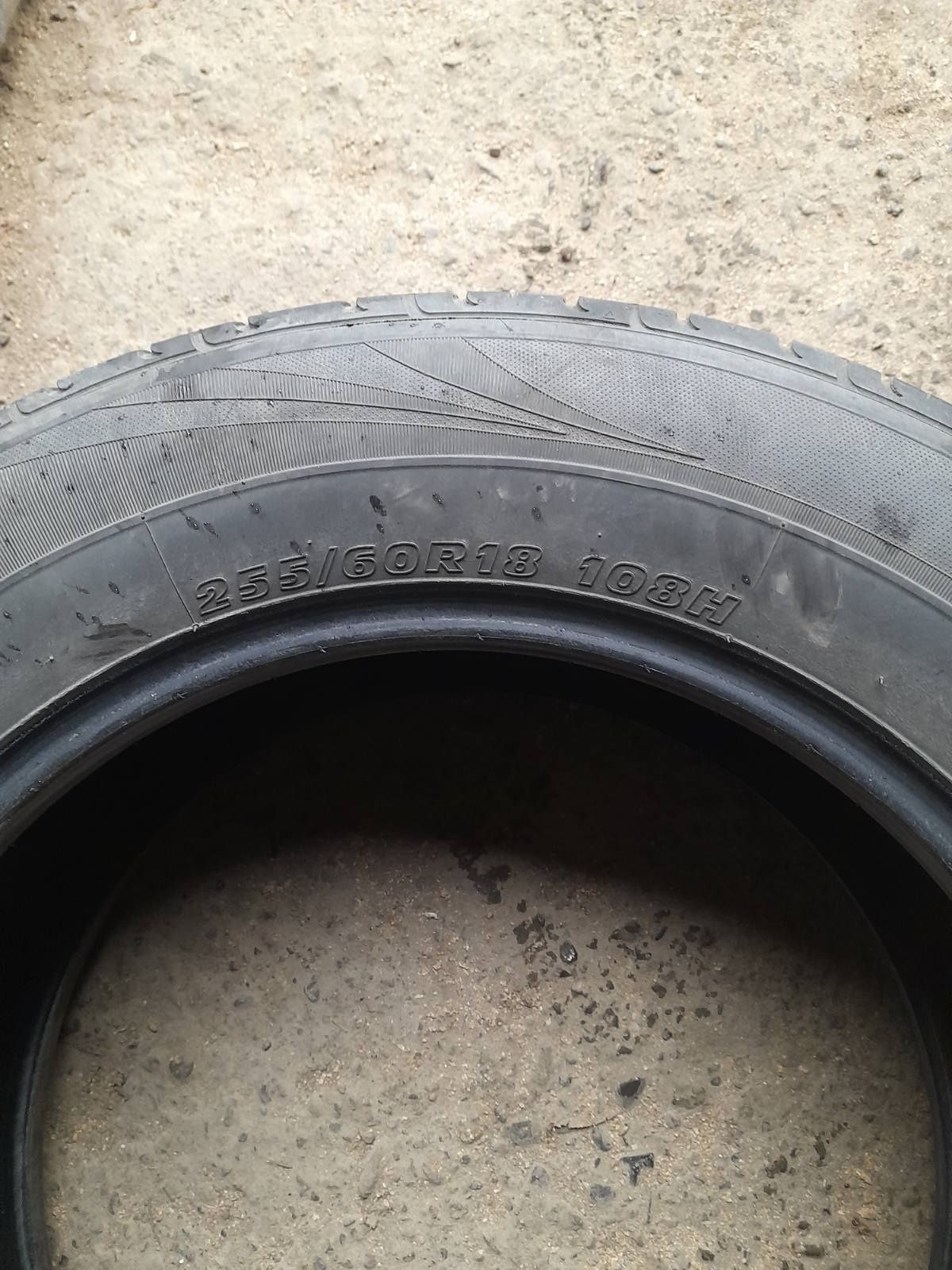 Шини 255/60R18,літо.