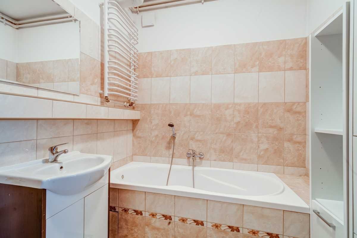 Pokój 1-osobowy dla dziewczyny w nowym budynku w centrum.