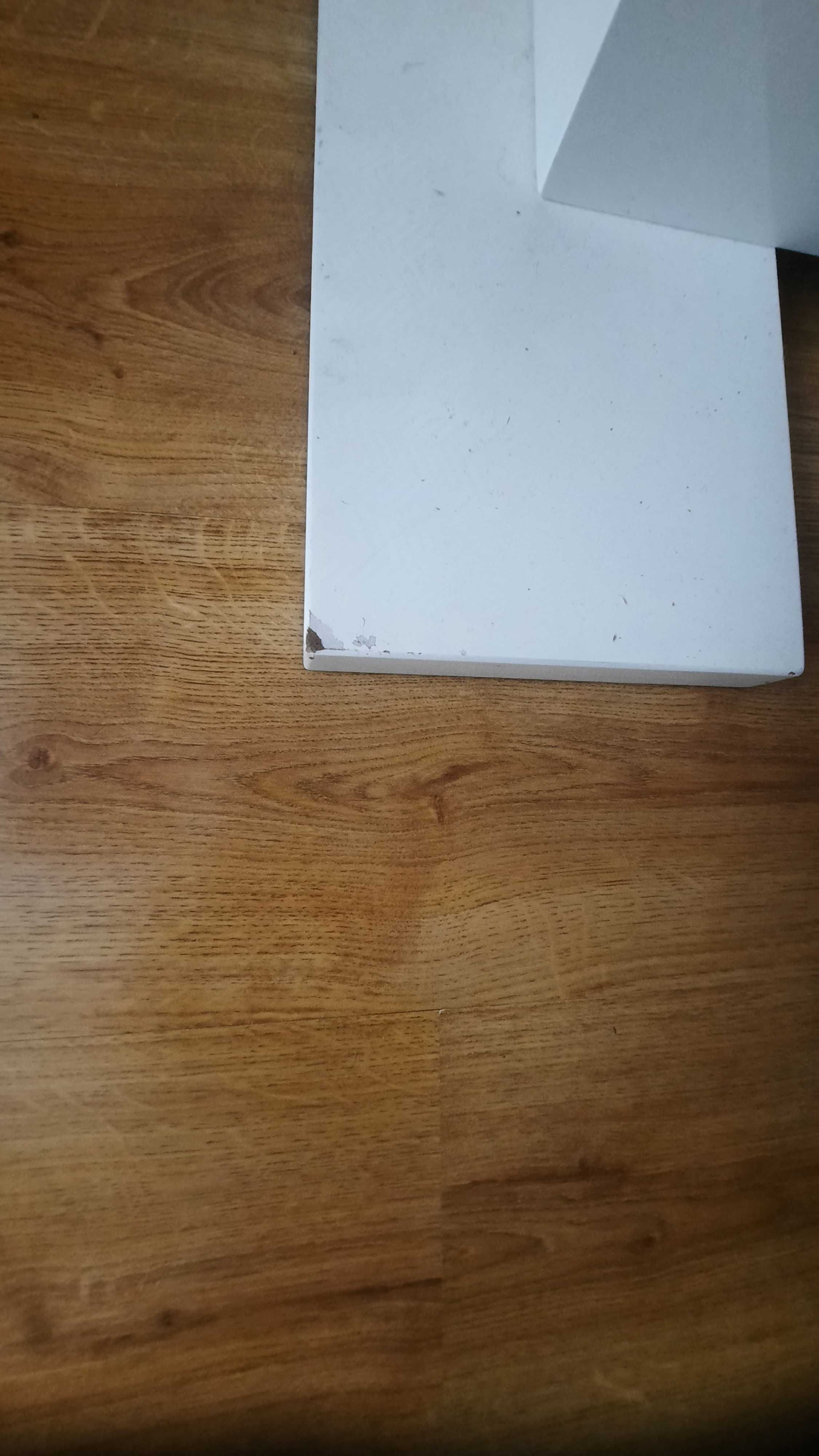 Stół rozkładany w białym połysku