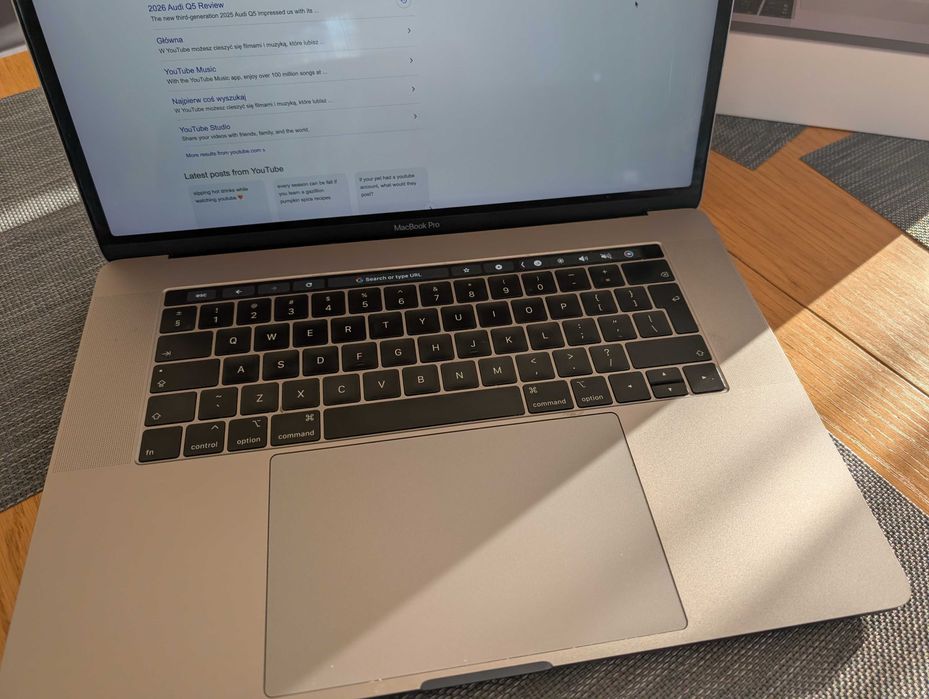 MacBook Pro 15" A1990 2.2GHz / 16GB / Radeon Pro 555X / 256GB