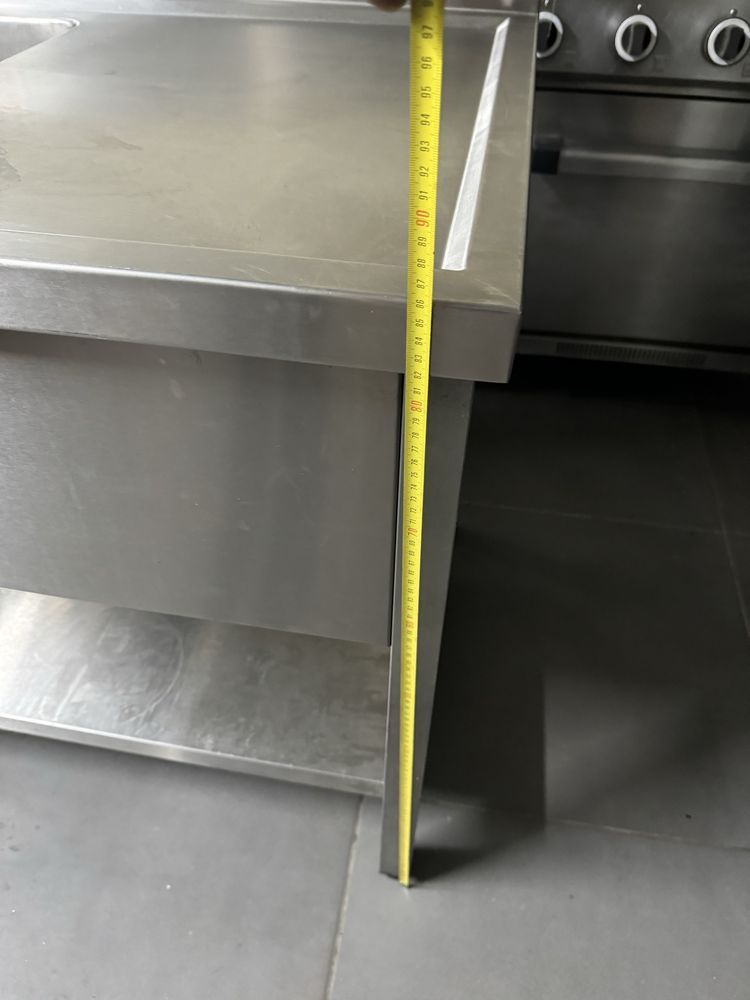 Bancada /escaparate em aço inox com pia e torneira