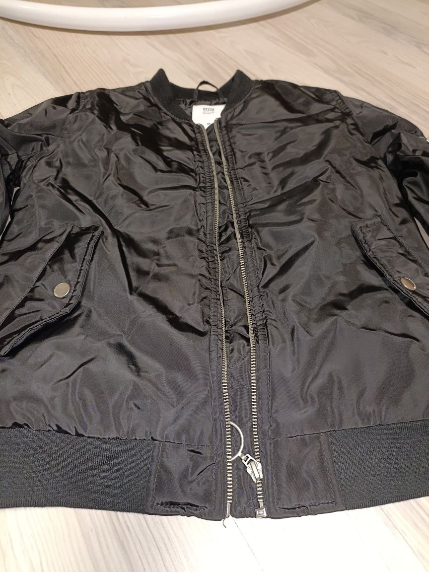 Куртка весна  xs,на ріст 145-160, нова тільки привезена,розмір не той,