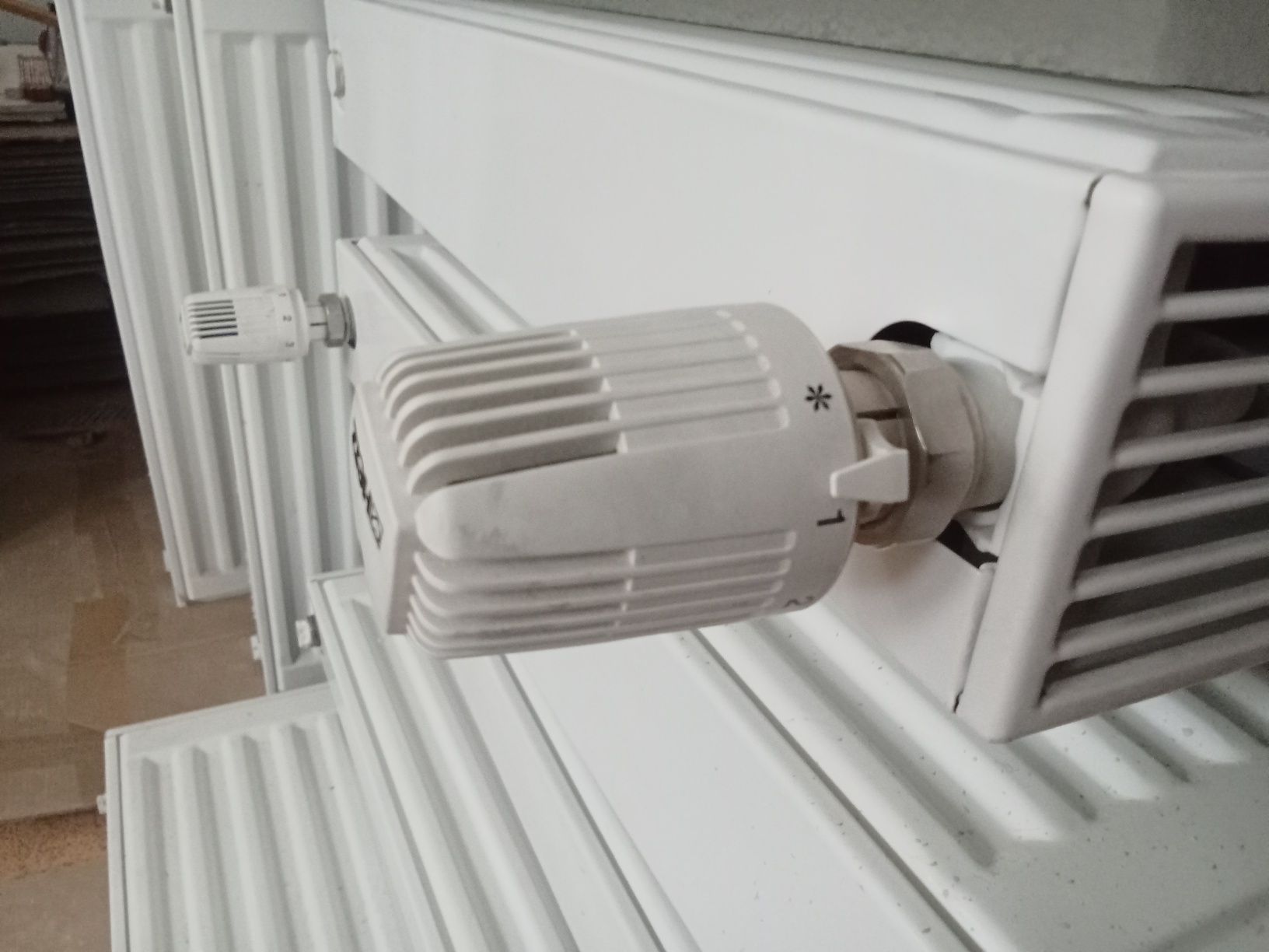 Grzejnik, Radiator. Możliwa jest również dostawa i montaż.