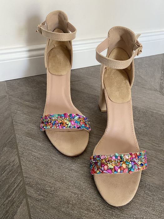 Sandałki na słupku