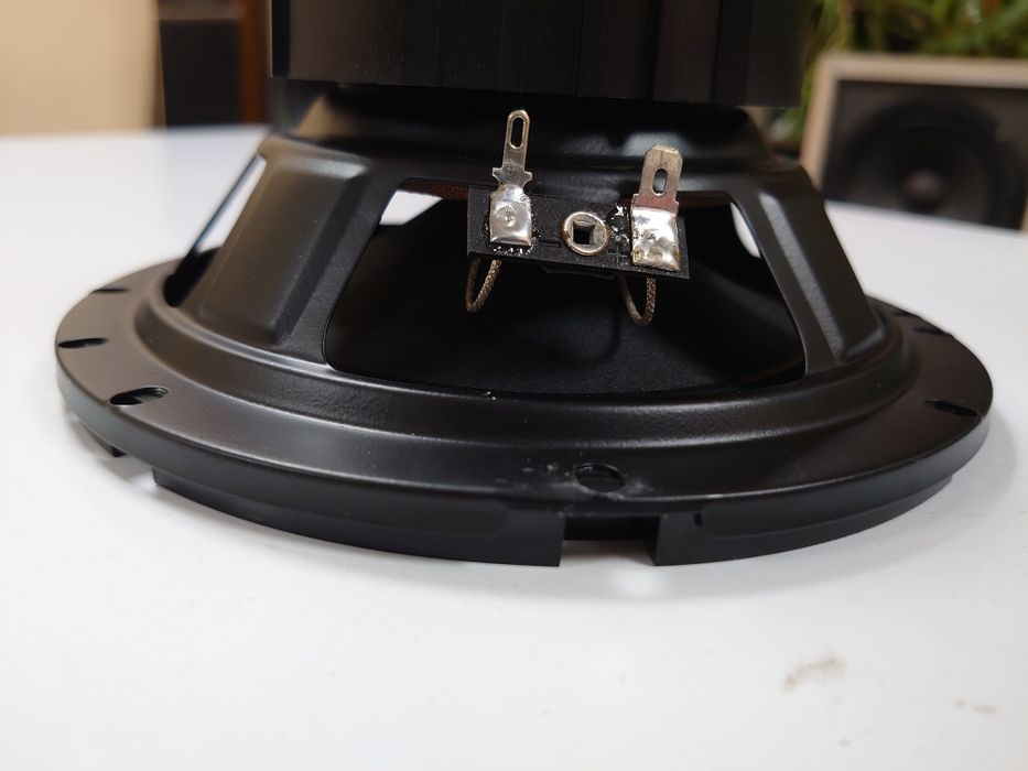 Мидбас автомобильный 16,см. SQ за доступный бюджет.