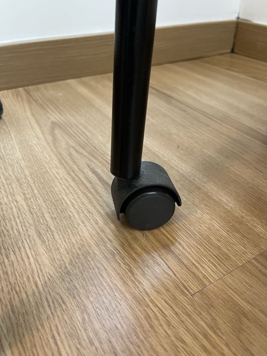 2 mesas de cabeceira IKEA