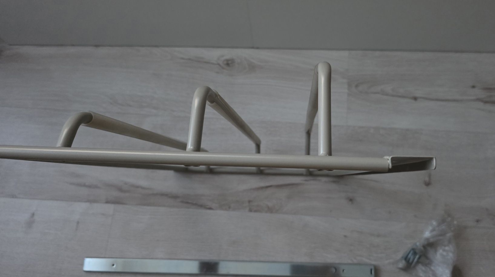 Wysuwany wieszak na spodnie Ikea