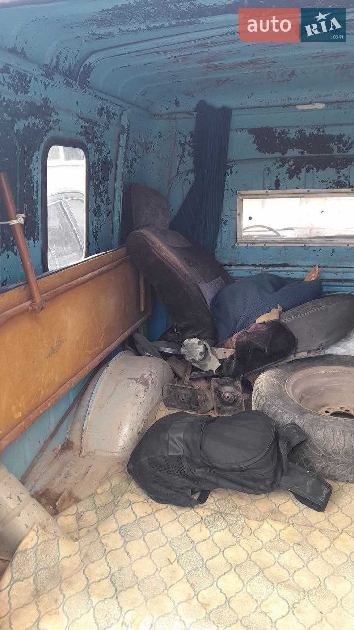 Автомобіль Иж 2715