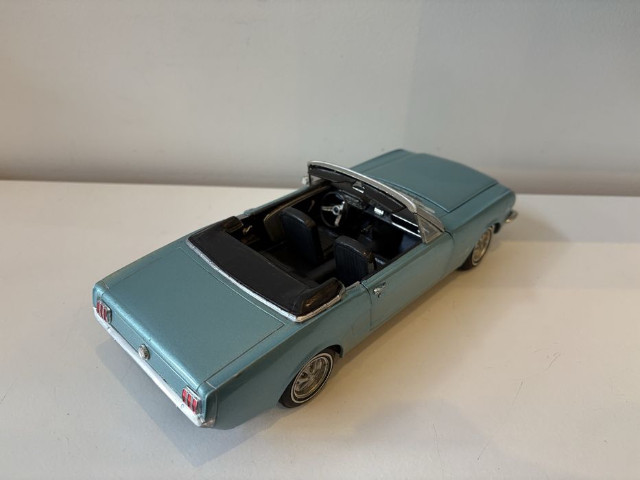 Model Ford Mustang 1:18 Revell (ertl bburago maisto welly)