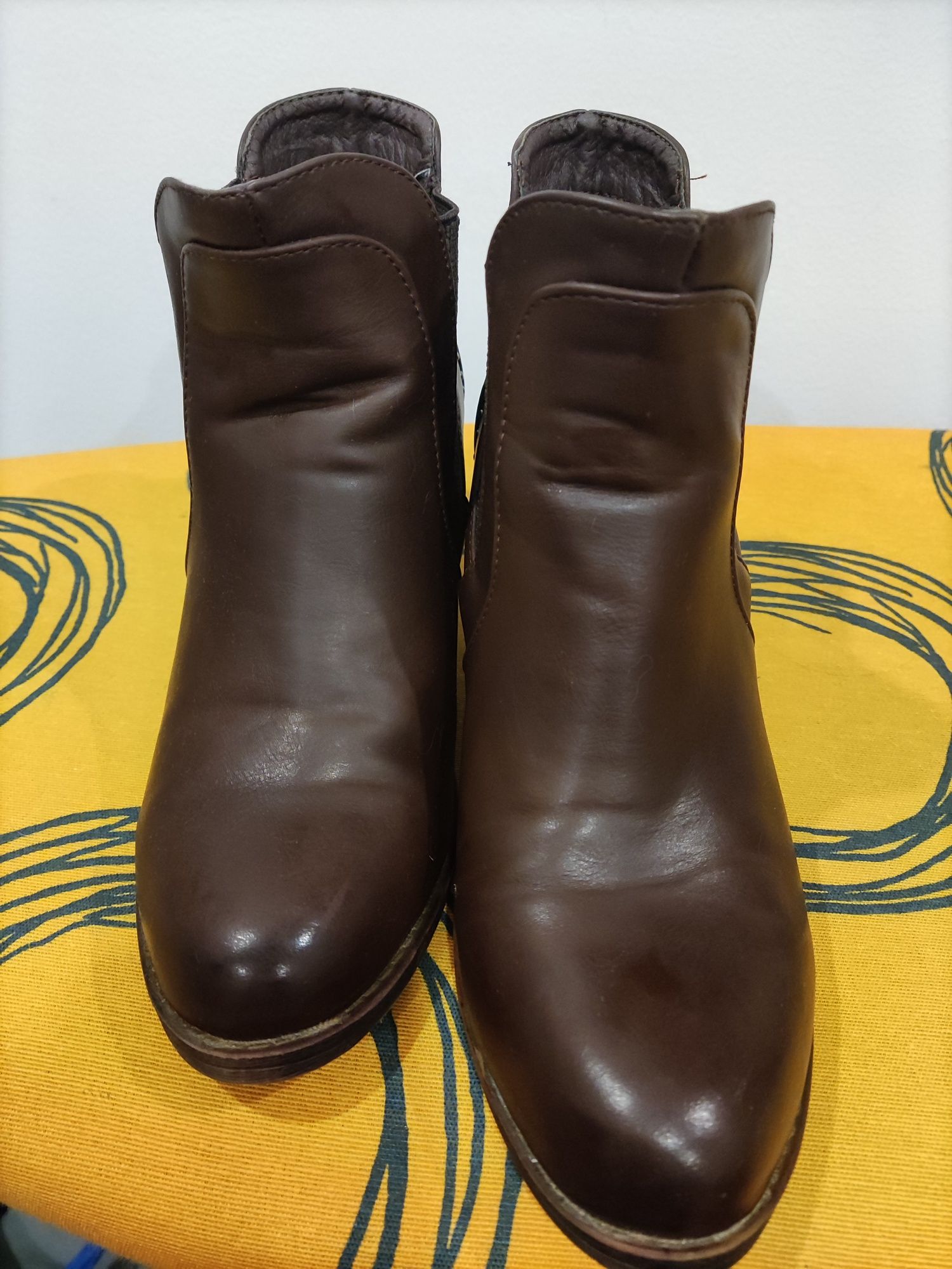 Botas castanhas 39