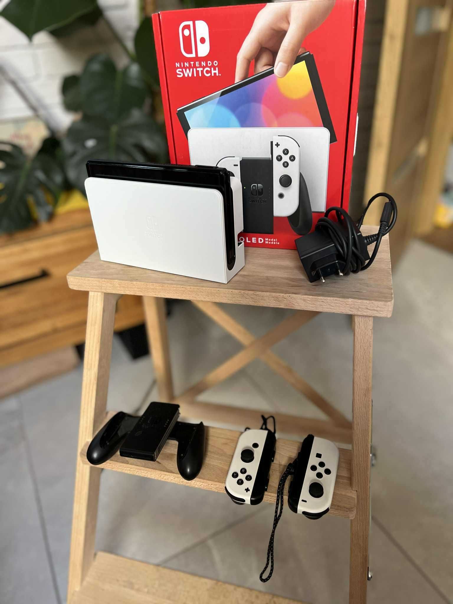Nintendo Switch OLED 4 Joy-Cony Stan Idealny