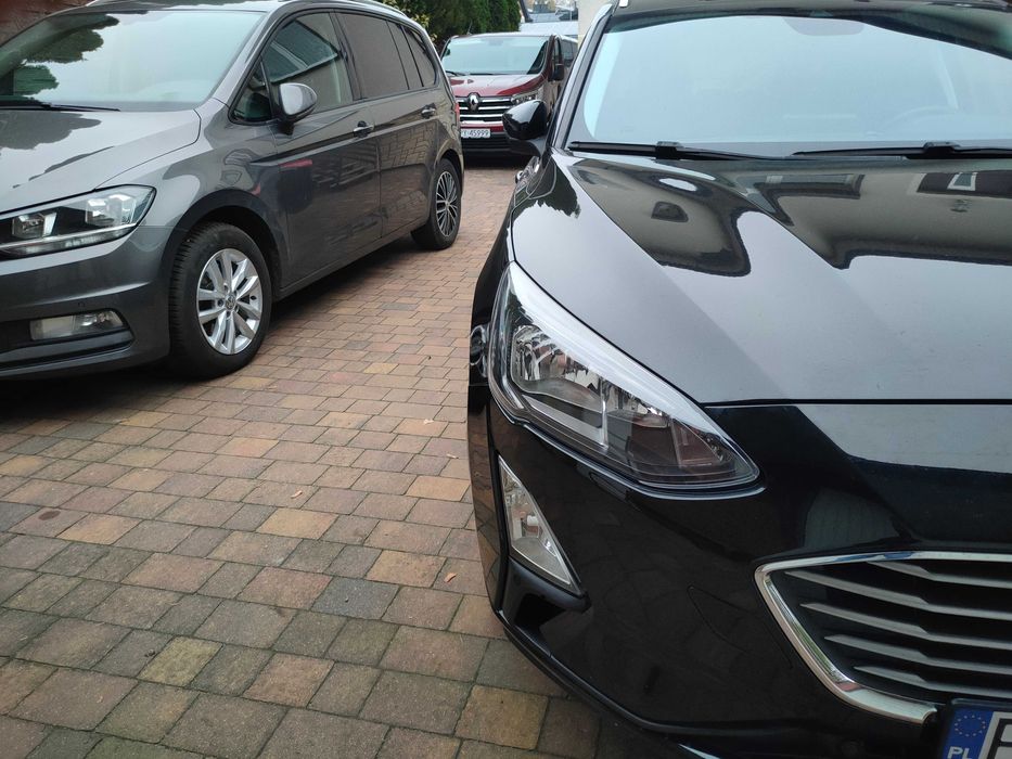 Wypożyczalnia samochodów i busów 9-osobowych