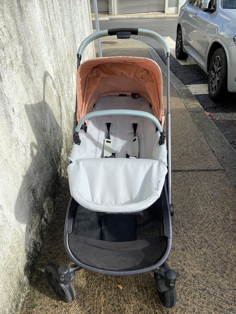 Carro de passeio quinny 4 rodas