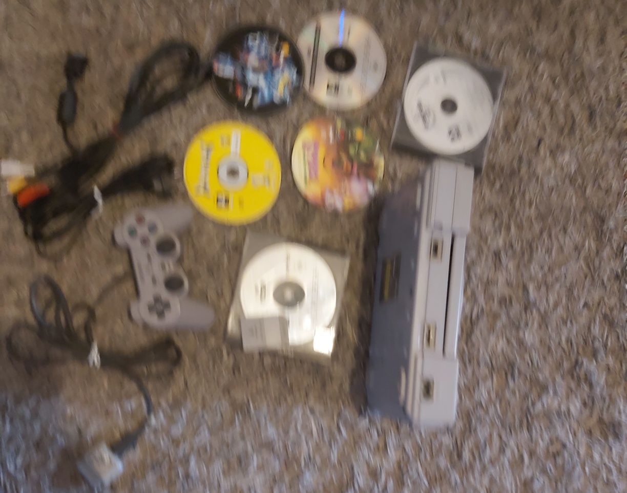 PlayStation 1 com jogos.
