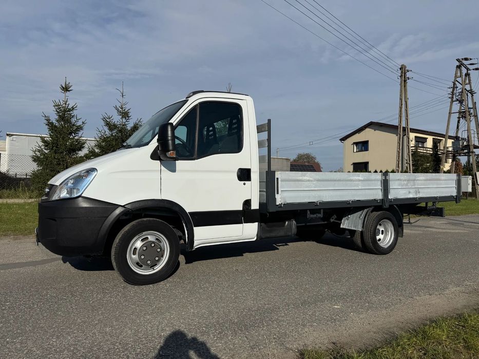 Iveco 35C15 * 3.0 / 150KM * Skrzyniowe * Rozstaw osi: 3.75 * Rama do zabudowy *  Możliwość zmiany zabudowy * Koła bliźniacze *