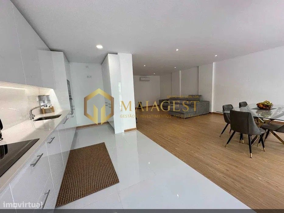 Apartamento T4 de Luxo Mobilado e equipado com Piscina Aquecida