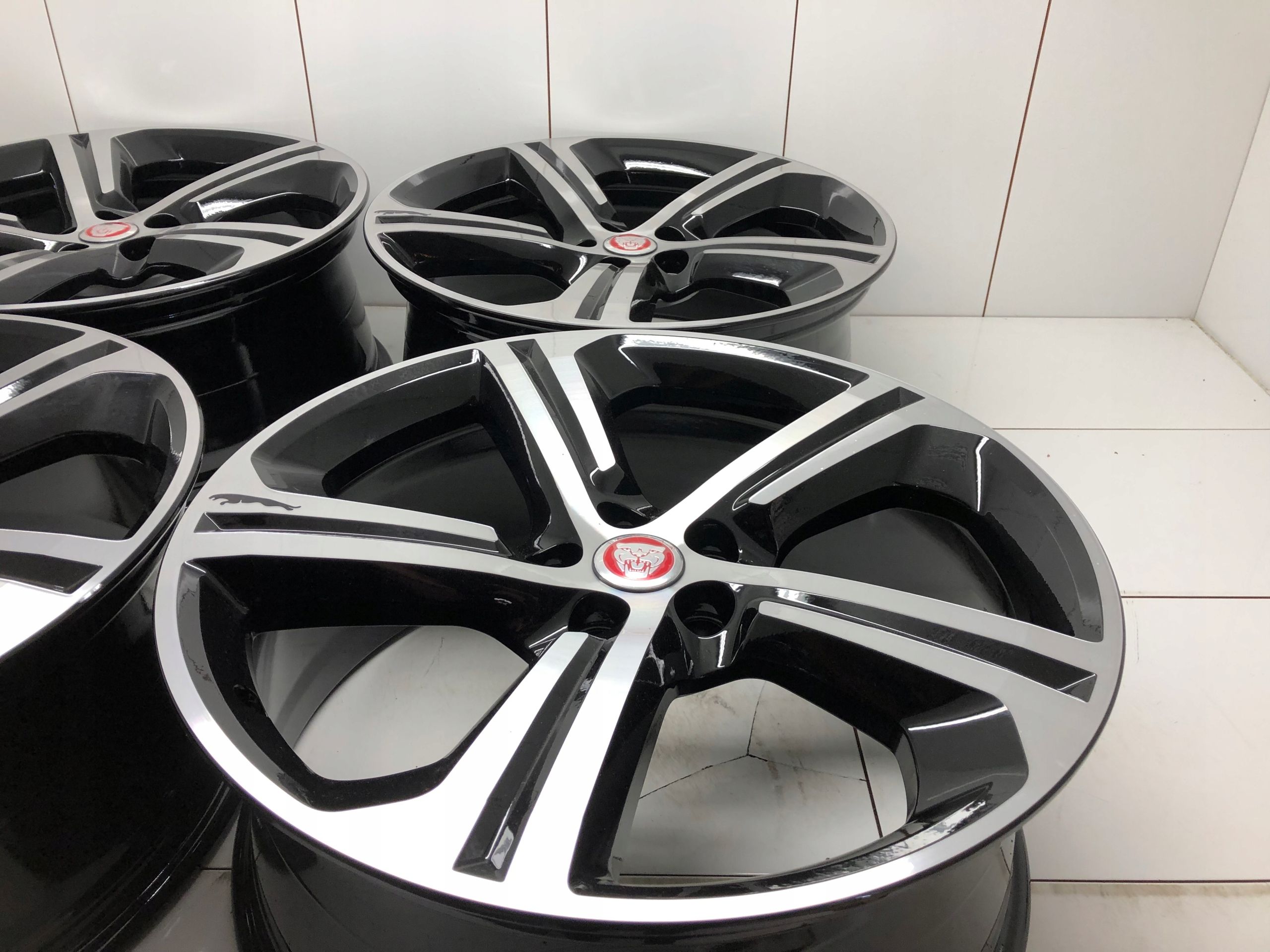 Felgi 19 Jaguar xj xk xf r Design 8 ET45 Oem jak Nowe