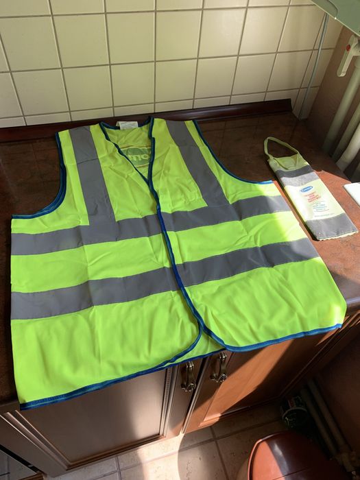 Светоотражающий жилет в чехле (размер М). (Новый)