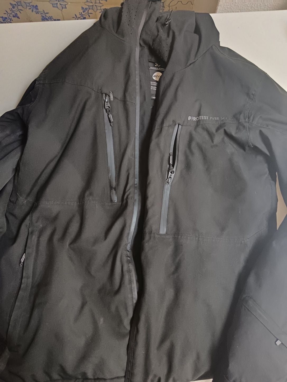 Protest ski jacket model PVRE. Large.
20k waterproof.