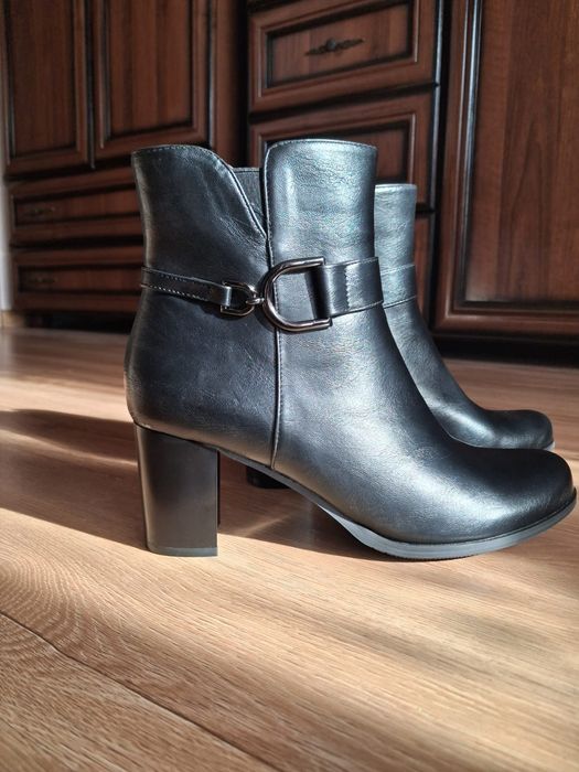 Krótkie Kozaki rozmiar 40 długość wkładki 26 NOWE