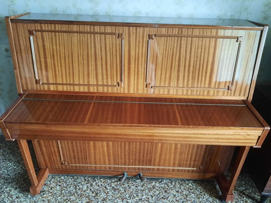Продам піаніно Україна