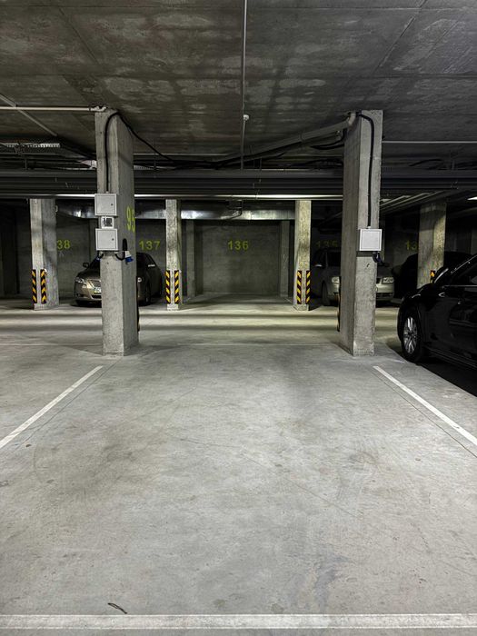 Оренда паркомісця із зарядкою | вул. Липинського; 5 Авеню