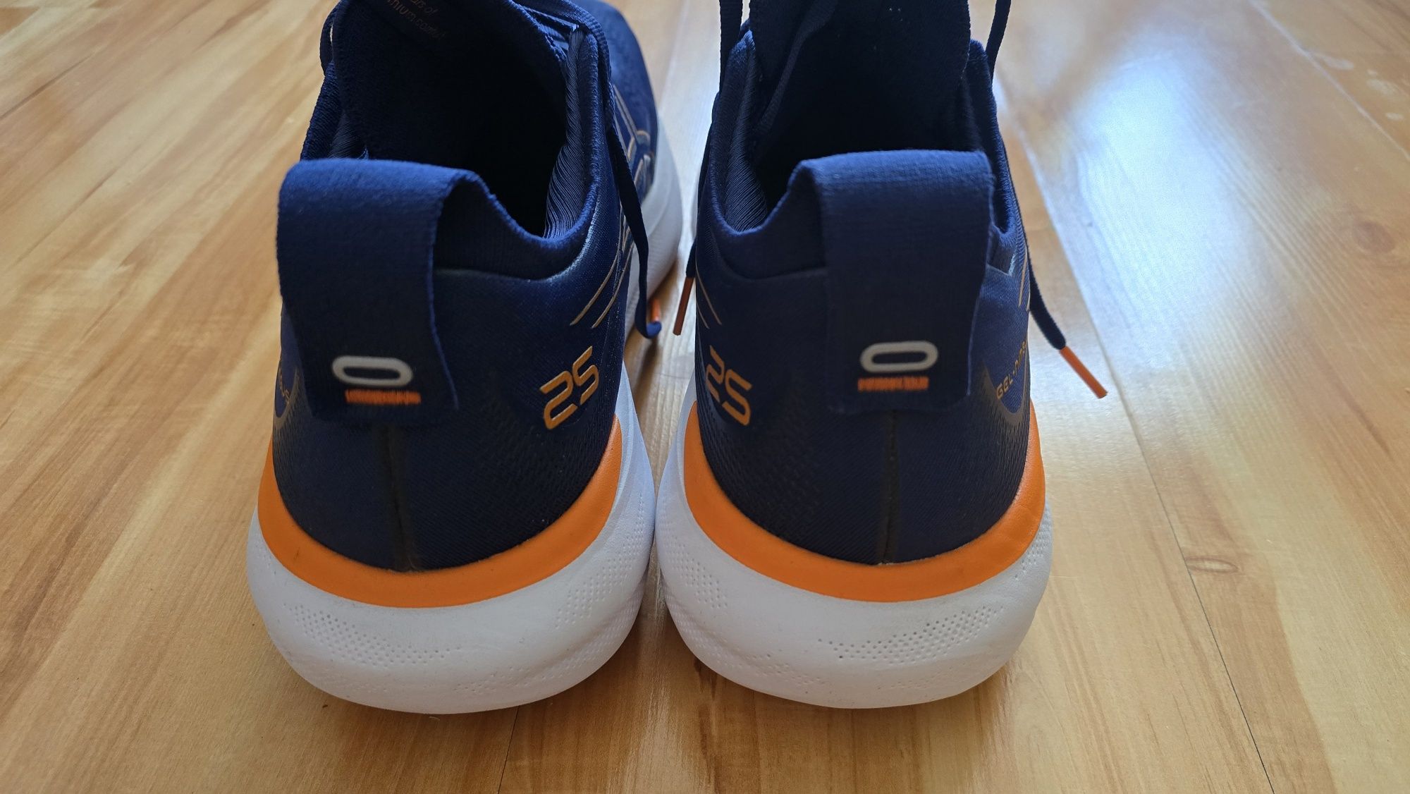 Sprzedam Asics Nimbus 25 rozmiar 49 prawie nowe