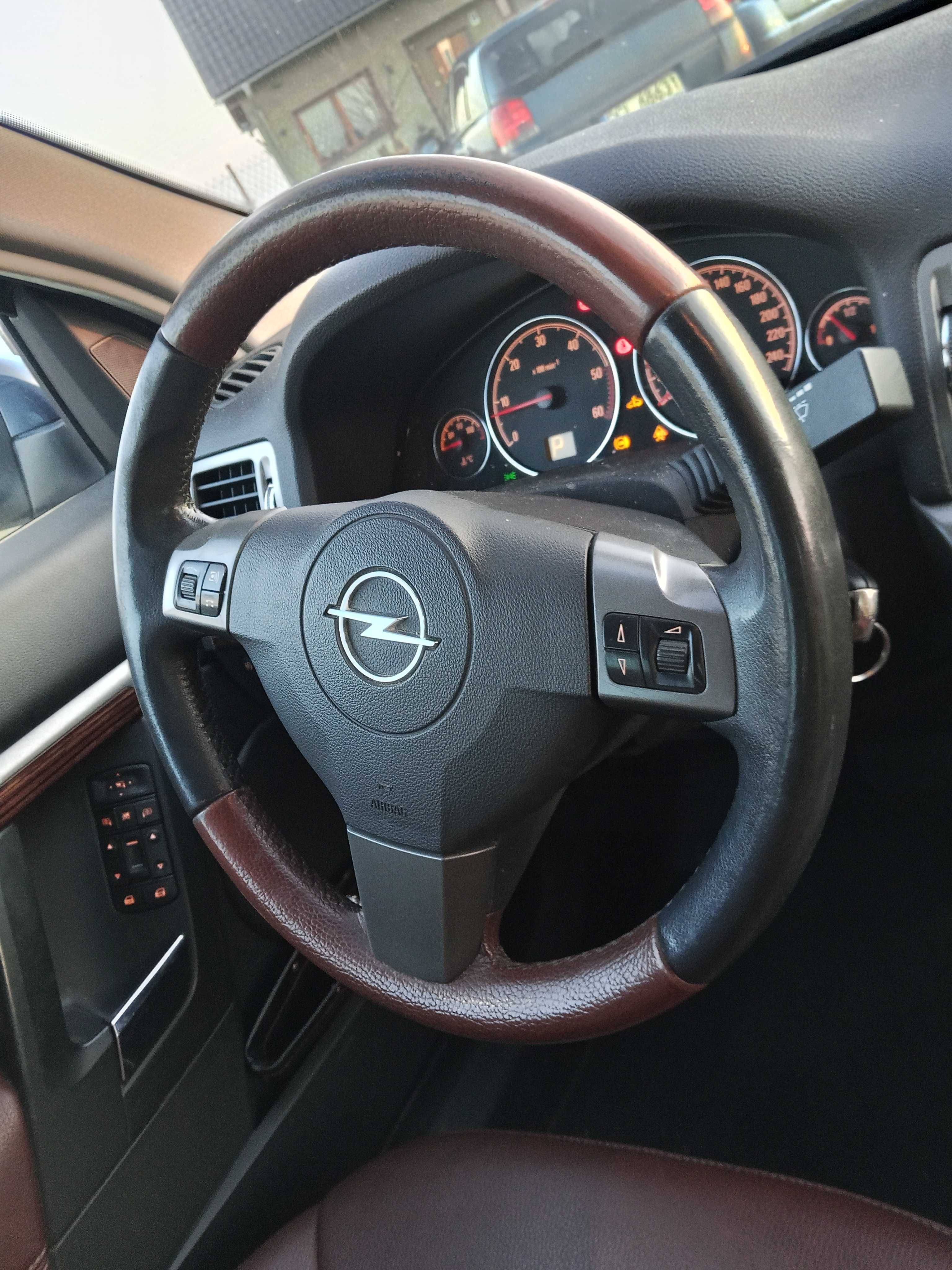 Półskóra Opel Signum czerwona