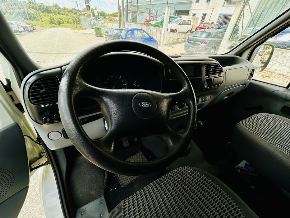 Autocaravana Ford Rimor 6 lugares de dormida e livrete