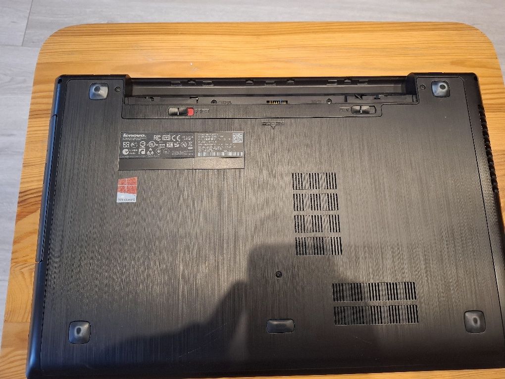 Laptop LENOVO Ideapad Z710