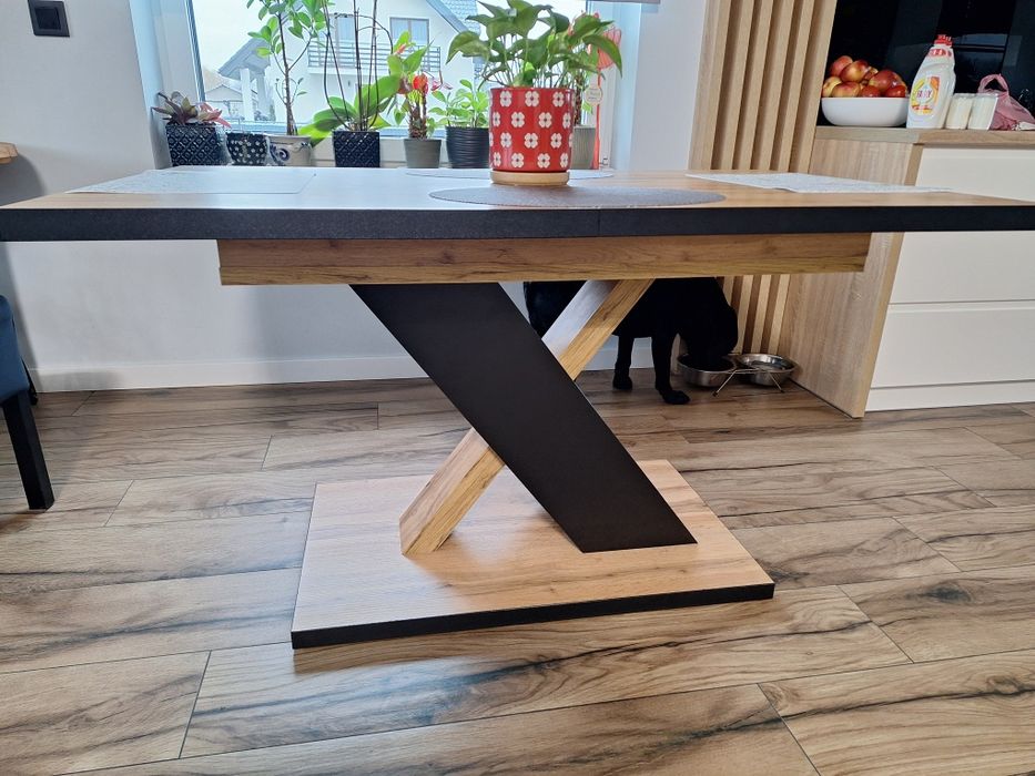 Stoł  rozkladany Rezerwacja