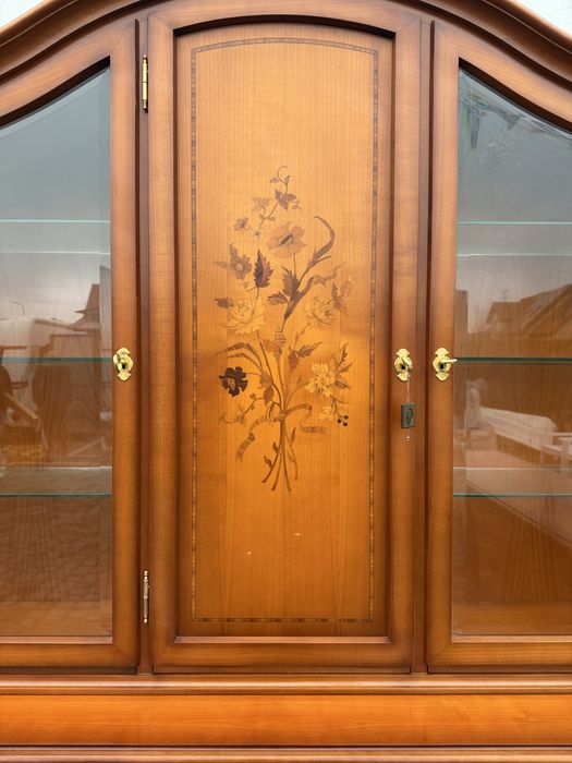 Zestaw mebli z drewna wiśniowego