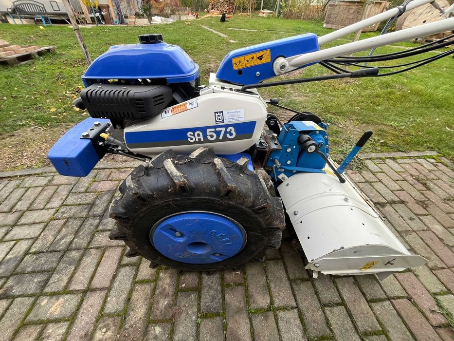 Rotocultivador e arado japoneses