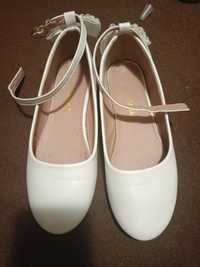Buty komunijne, białe buty do sukienki, balerinki