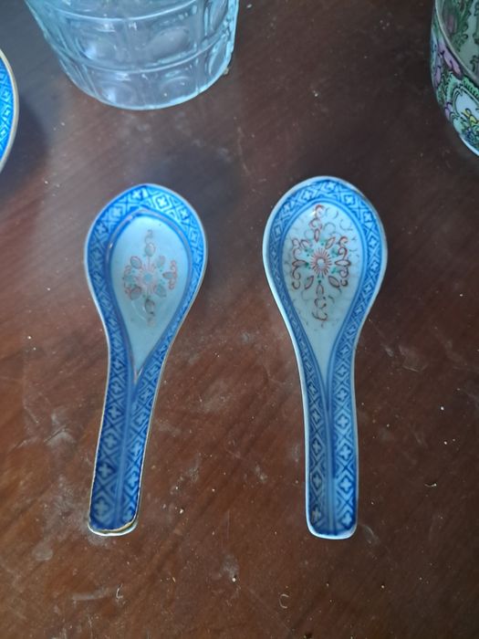 Duas colherzinhas chinesas