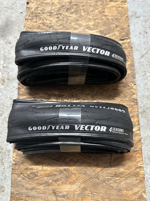 Opony szosowe Goodyear Vector 4 Seasons