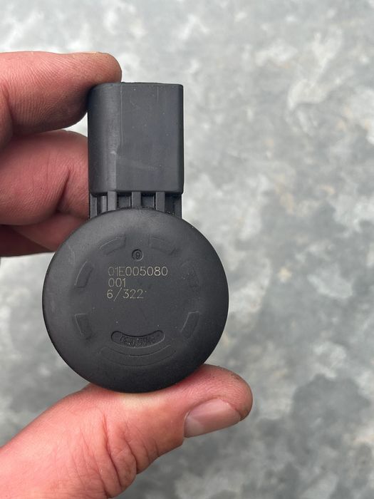 Клапан редукційний 2.0 tdi Volkswagen регулятор тиску палива