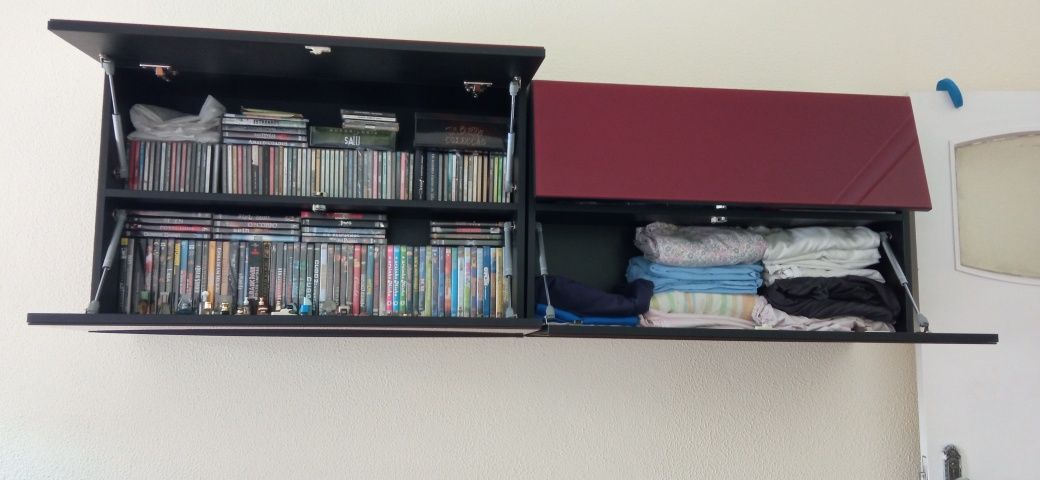 Móvel de sala preto/vermelho