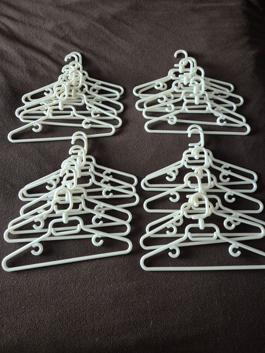 Lotes de 6 cabides branco/perola de criança 24