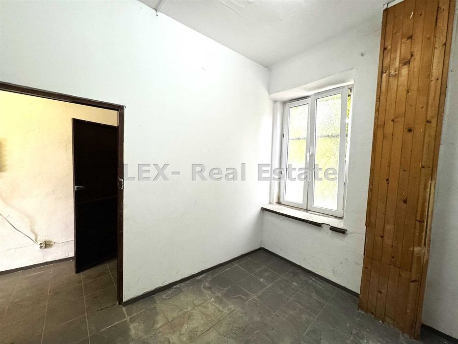 Lokal handlowo - usługowy 70 m2 w Pruszkowie.