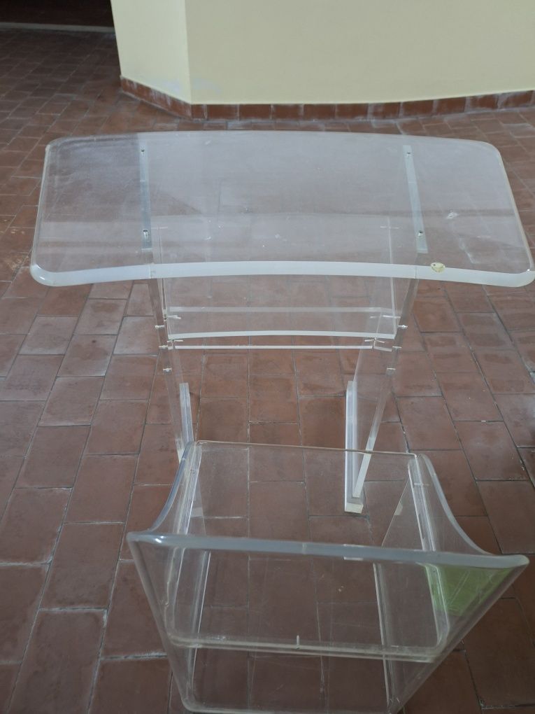 Mesa com cadeira em plexiglas década 70